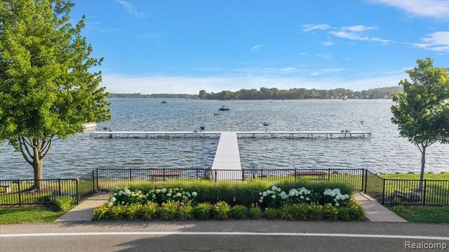 456 Boardwalk Drive, Walled Lake, MI 48390