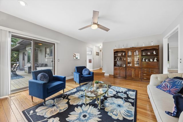1490 Wood Avenue, Downers Grove, IL 60515