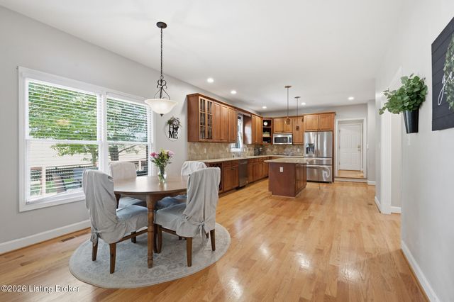 2302 Winterhaven Ct, Prospect, KY 40059