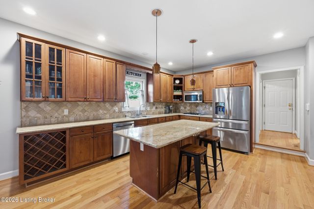 2302 Winterhaven Ct, Prospect, KY 40059