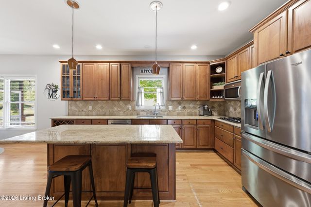 2302 Winterhaven Ct, Prospect, KY 40059