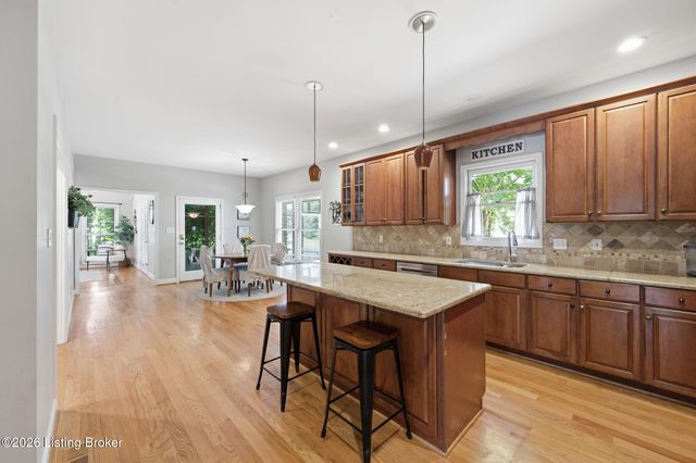 2302 Winterhaven Ct, Prospect, KY 40059