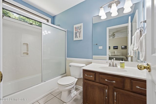 2302 Winterhaven Ct, Prospect, KY 40059