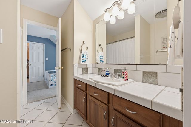 2302 Winterhaven Ct, Prospect, KY 40059