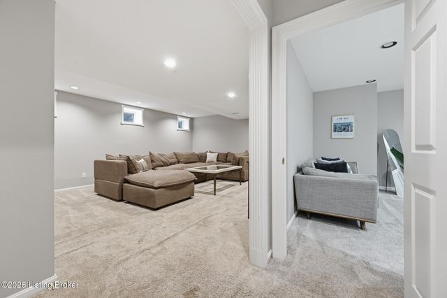 2302 Winterhaven Ct, Prospect, KY 40059