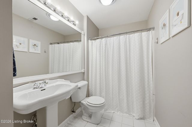 2302 Winterhaven Ct, Prospect, KY 40059