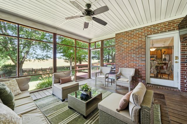 2302 Winterhaven Ct, Prospect, KY 40059
