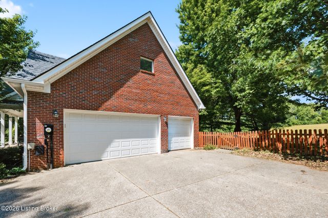 2302 Winterhaven Ct, Prospect, KY 40059