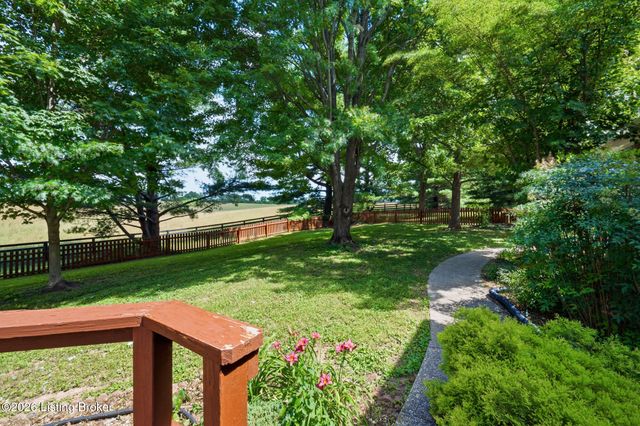 2302 Winterhaven Ct, Prospect, KY 40059