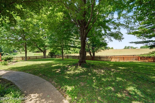 2302 Winterhaven Ct, Prospect, KY 40059