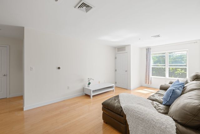 30 Franklin St 312, Malden, MA 02148