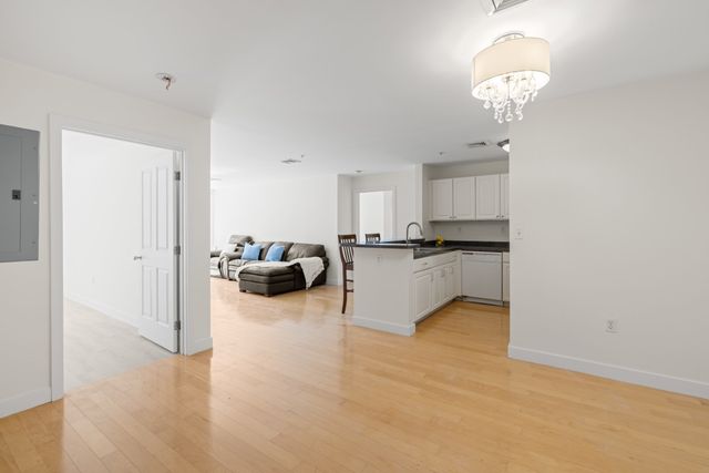 30 Franklin St 312, Malden, MA 02148