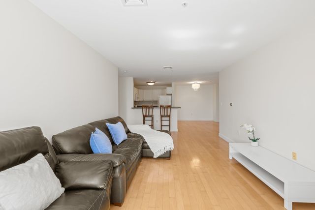 30 Franklin St 312, Malden, MA 02148