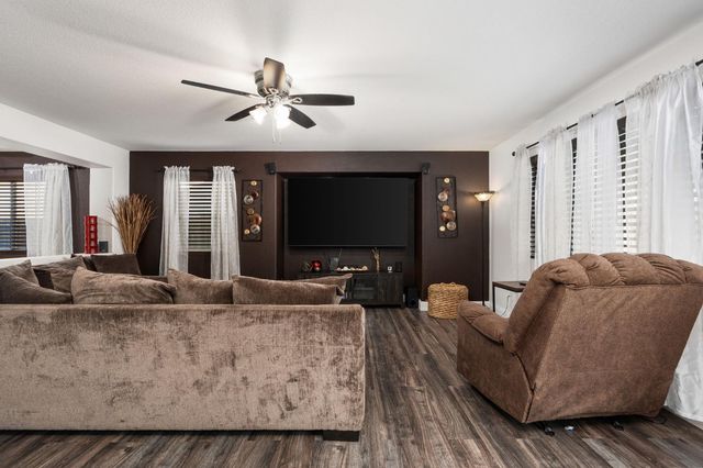 5219 E Garrett Avenue, Fresno, CA 93725