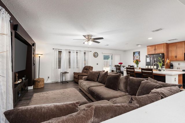 5219 E Garrett Avenue, Fresno, CA 93725