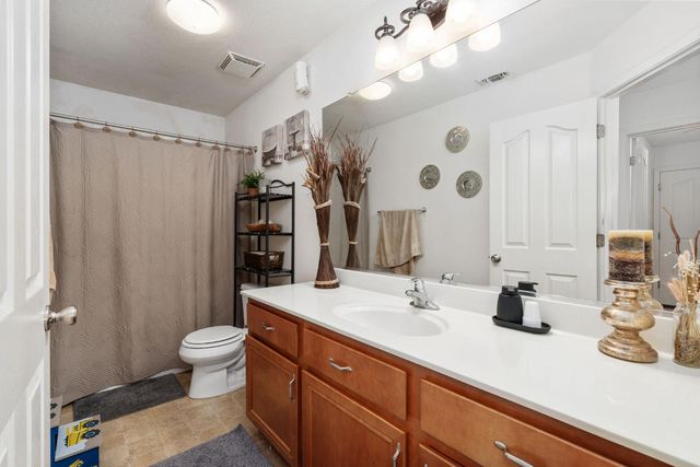 5219 E Garrett Avenue, Fresno, CA 93725