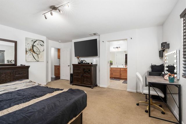 5219 E Garrett Avenue, Fresno, CA 93725