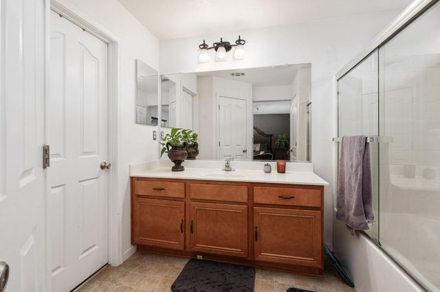 5219 E Garrett Avenue, Fresno, CA 93725