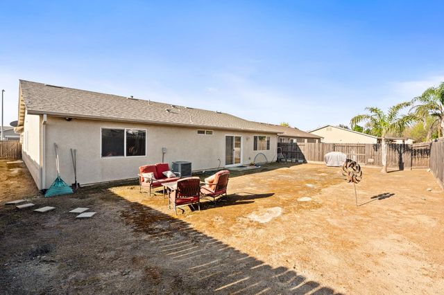 5219 E Garrett Avenue, Fresno, CA 93725