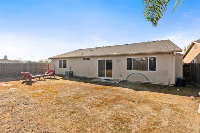 5219 E Garrett Avenue, Fresno, CA 93725