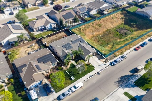 5219 E Garrett Avenue, Fresno, CA 93725