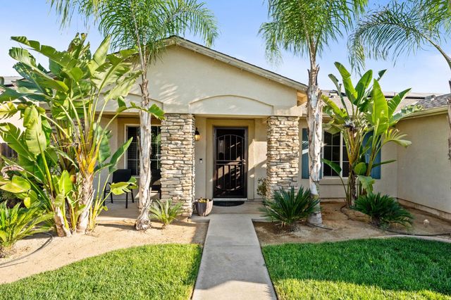 5219 E Garrett Avenue, Fresno, CA 93725