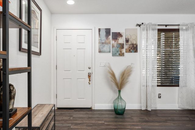 5219 E Garrett Avenue, Fresno, CA 93725