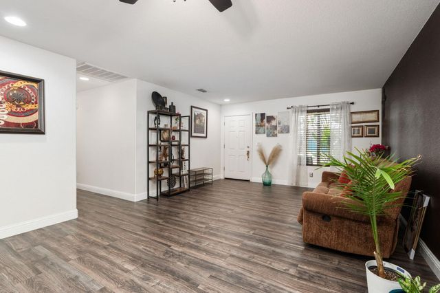 5219 E Garrett Avenue, Fresno, CA 93725