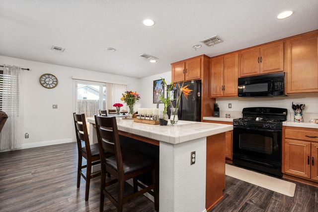 5219 E Garrett Avenue, Fresno, CA 93725