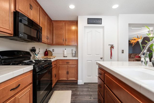 5219 E Garrett Avenue, Fresno, CA 93725