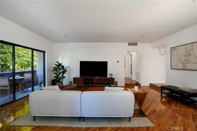2307 Fox Hills 105, Los Angeles, CA 90064