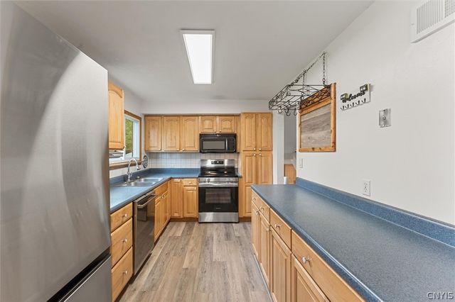 9 Foxberry Lane, Clay, NY 13090