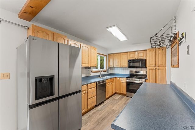 9 Foxberry Lane, Clay, NY 13090