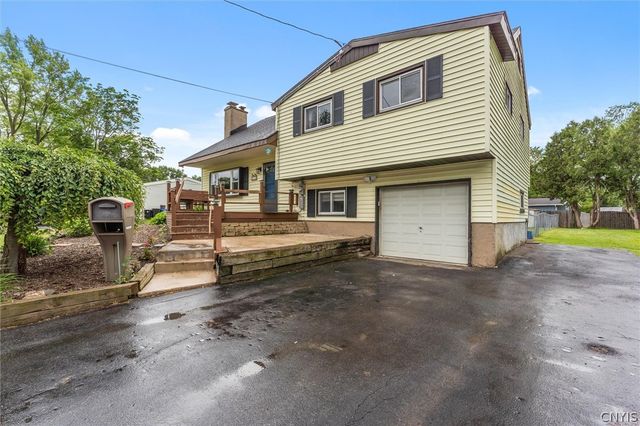 9 Foxberry Lane, Clay, NY 13090