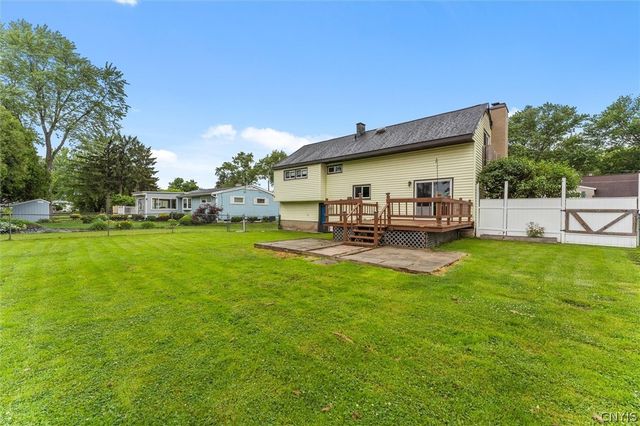 9 Foxberry Lane, Clay, NY 13090