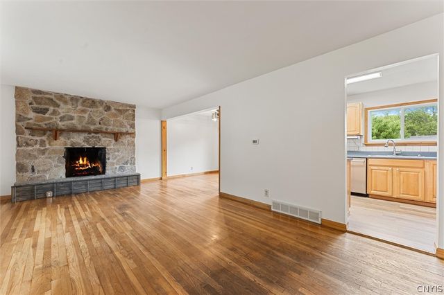 9 Foxberry Lane, Clay, NY 13090