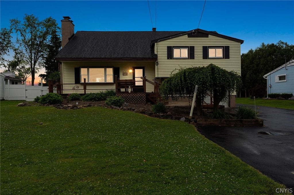 9 Foxberry Lane, Clay, NY 13090