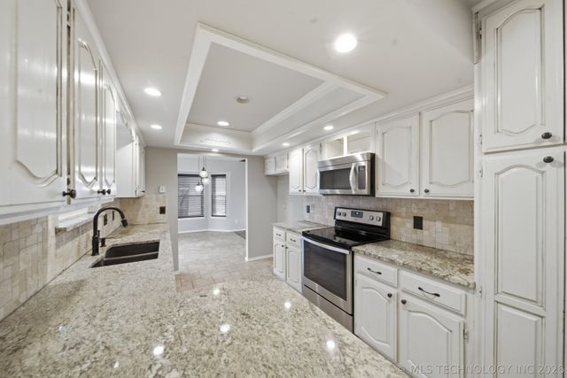 7622 S Trenton Avenue, Tulsa, OK 74136