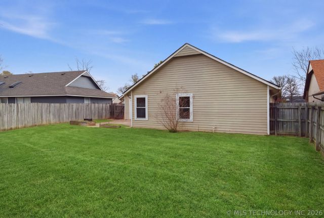 7622 S Trenton Avenue, Tulsa, OK 74136