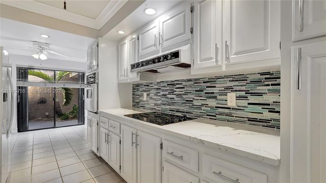 205 Dunwoody Ln 17-85, Hollywood, FL 33021