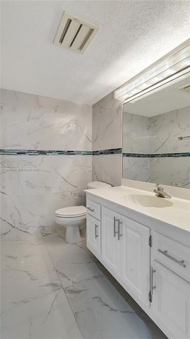 205 Dunwoody Ln 17-85, Hollywood, FL 33021