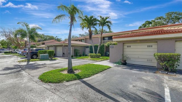 205 Dunwoody Ln 17-85, Hollywood, FL 33021