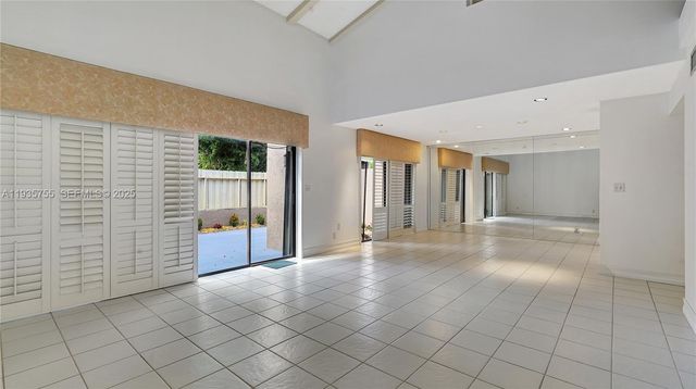 205 Dunwoody Ln 17-85, Hollywood, FL 33021