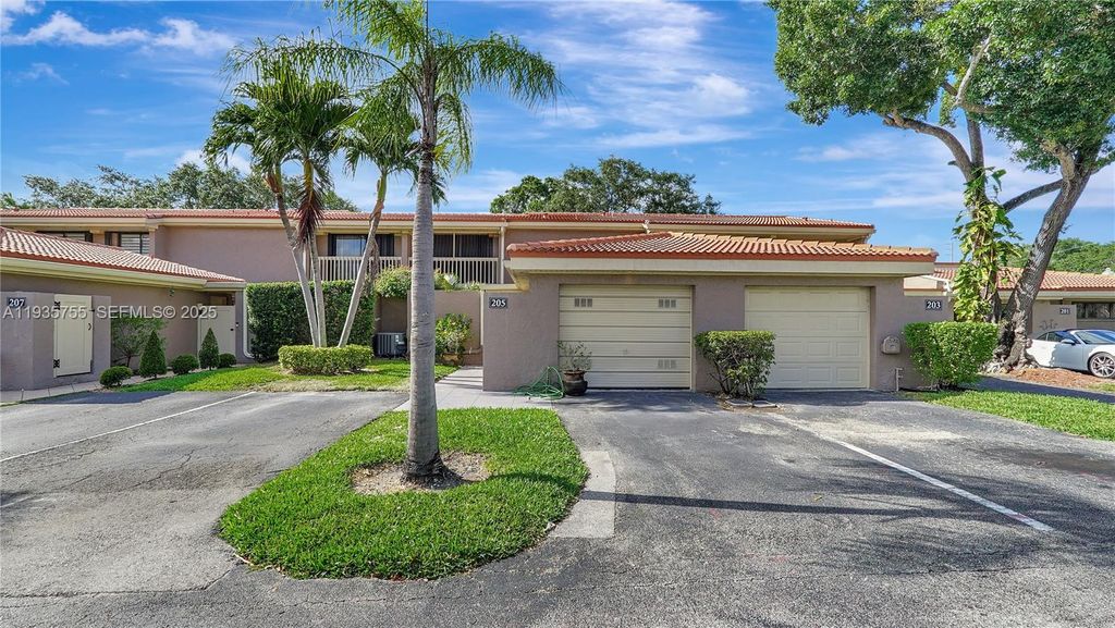 205 Dunwoody Ln 17-85, Hollywood, FL 33021