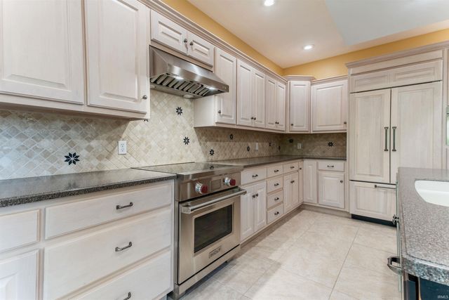 11630 Cedarwood Court, Evansville, IN 47712