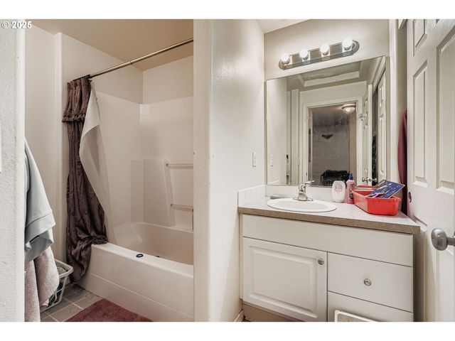 6011 Ne 33RD Cir, Vancouver, WA 98661
