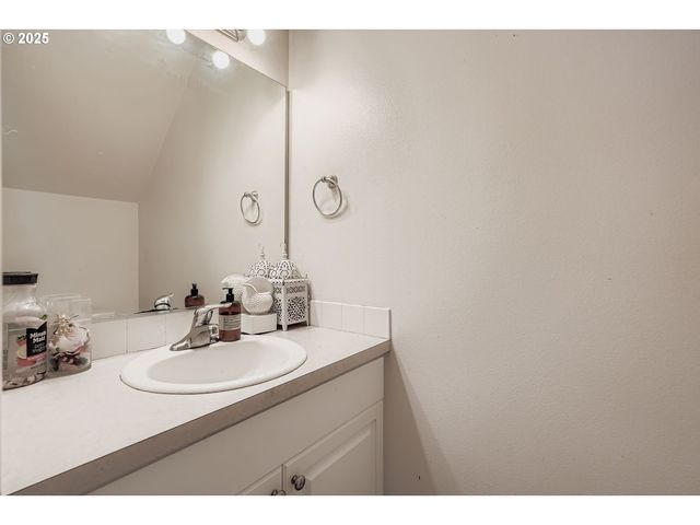 6011 Ne 33RD Cir, Vancouver, WA 98661