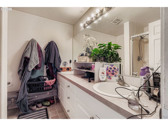 6011 Ne 33RD Cir, Vancouver, WA 98661