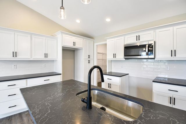 706 Cates Drive, Mahomet, IL 61853