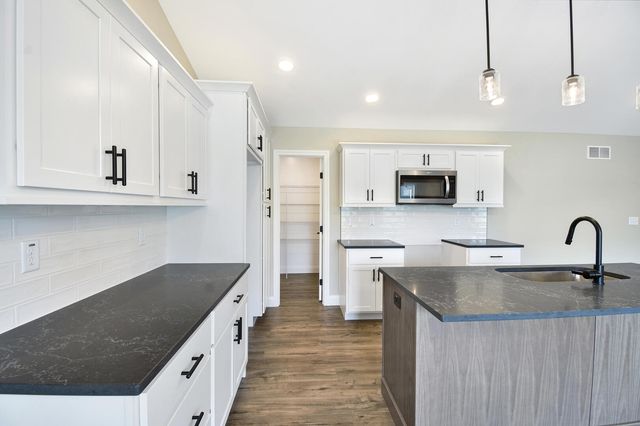 706 Cates Drive, Mahomet, IL 61853